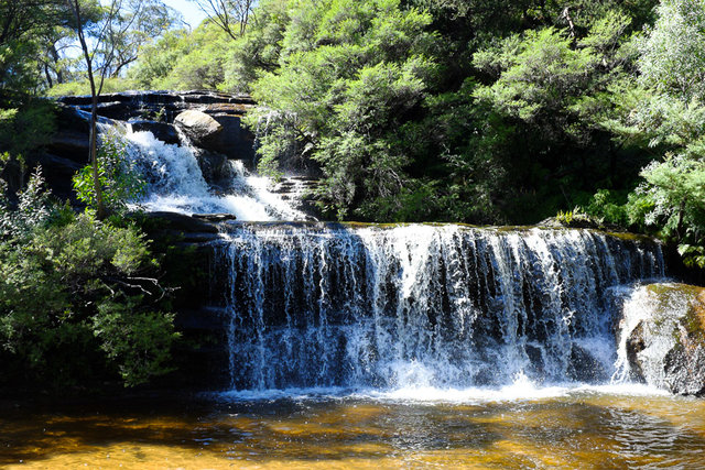 Peek of Wentworth Falls is not so huge