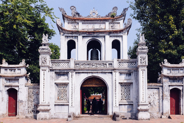 The entrance to Văn Mieu - Quốc Tu Giam