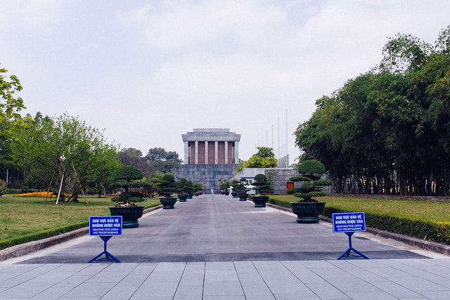 Ho Chi Minh Mausoleum -- no entrance during lunch break