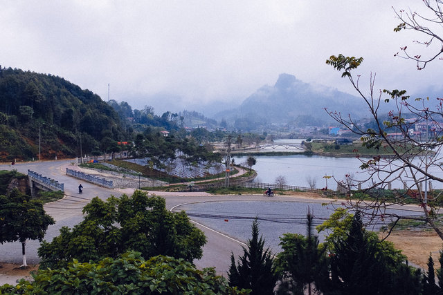 Bac Ho Town - chilly and misty