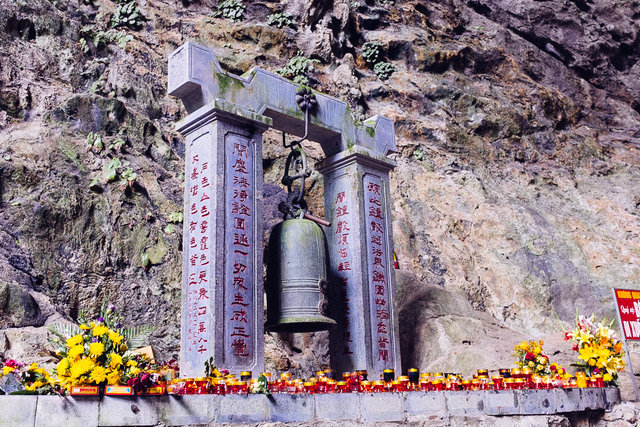 Offerings at the entrance of Perfume Pagoda